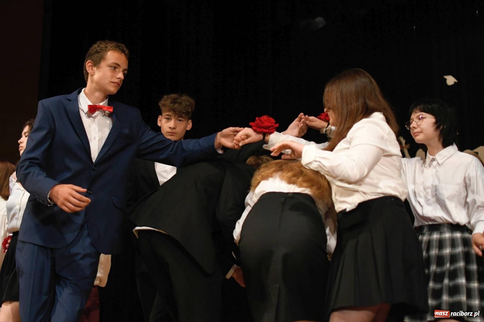 Zdjęcie w galerii na portalu naszraciborz.pl: Gala laureatów i absolwentów SP 1 [FOTO] wiadomości z regionu