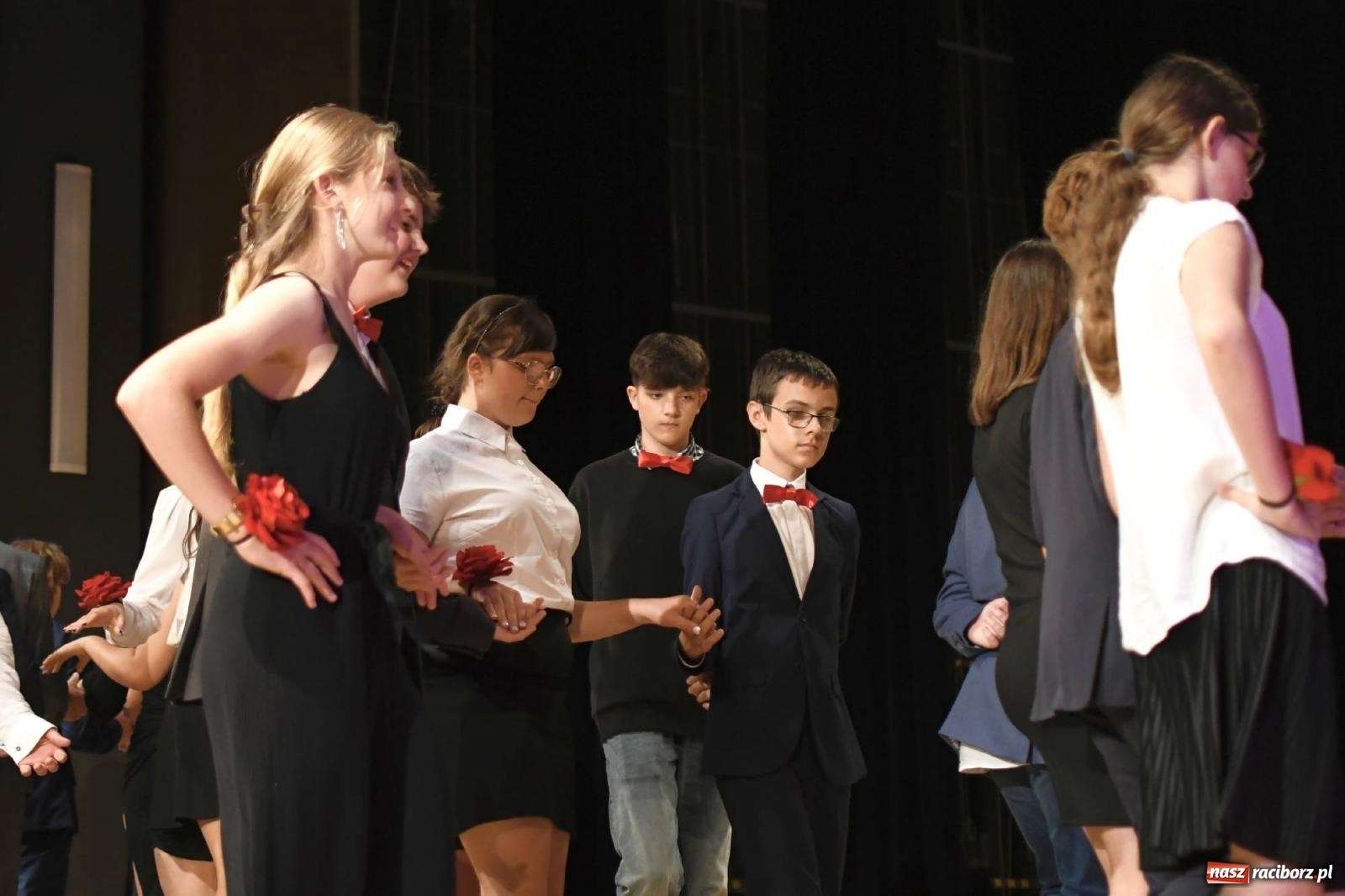 Zdjęcie w galerii na portalu naszraciborz.pl: Gala laureatów i absolwentów SP 1 [FOTO] wiadomości z regionu