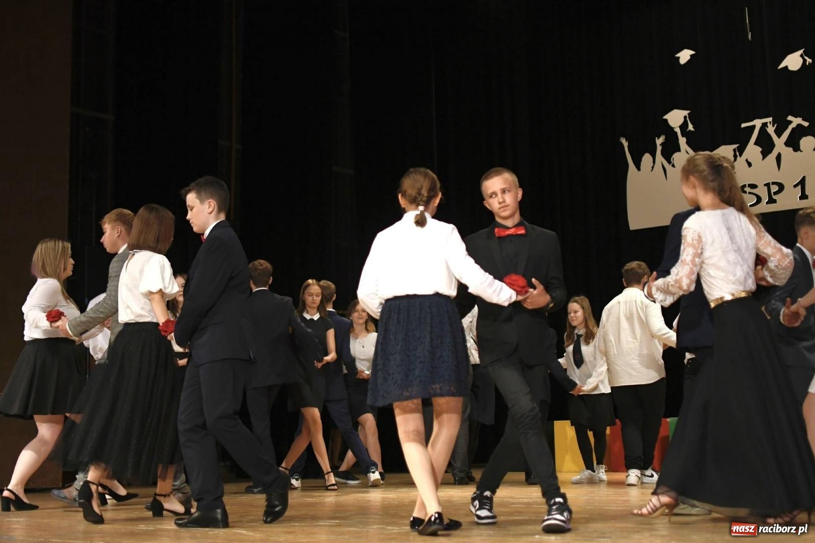 Zdjęcie w galerii na portalu naszraciborz.pl: Gala laureatów i absolwentów SP 1 [FOTO] wiadomości z regionu
