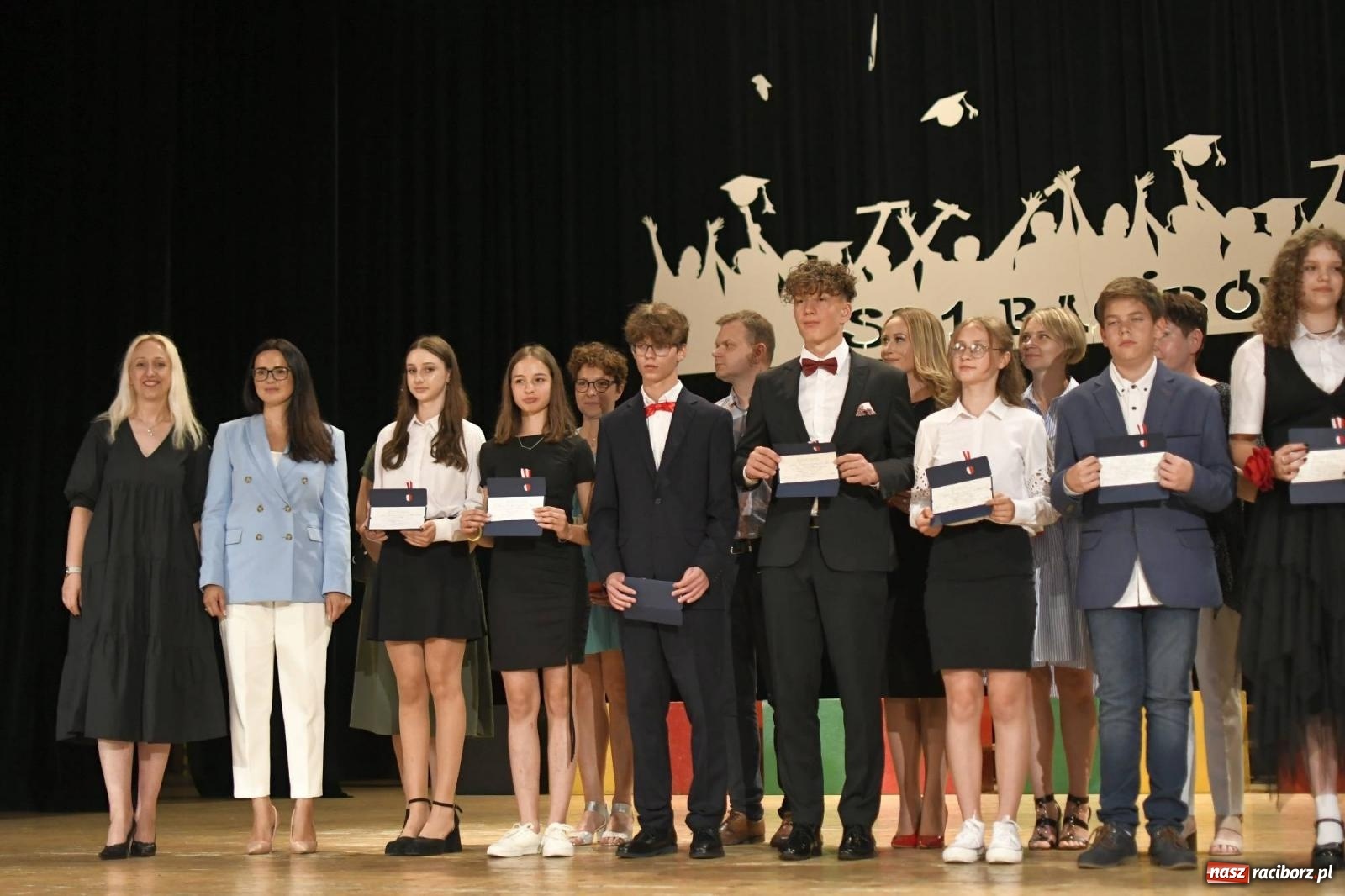 Zdjęcie w galerii na portalu naszraciborz.pl: Gala laureatów i absolwentów SP 1 [FOTO] wiadomości z regionu