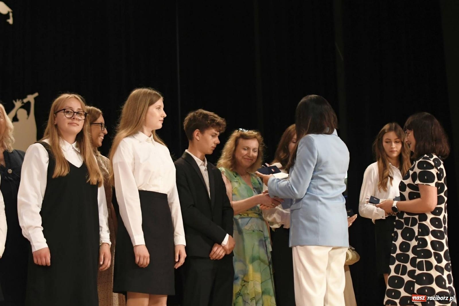Zdjęcie w galerii na portalu naszraciborz.pl: Gala laureatów i absolwentów SP 1 [FOTO] wiadomości z regionu