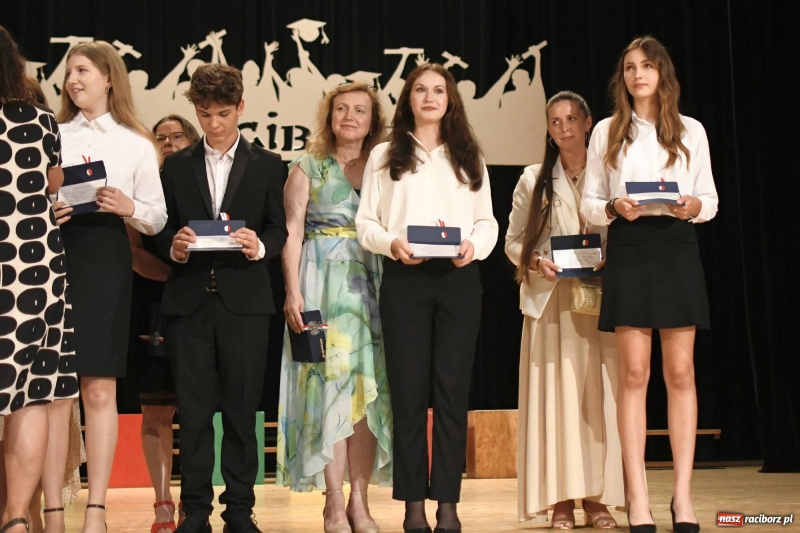 Zdjęcie w galerii na portalu naszraciborz.pl: Gala laureatów i absolwentów SP 1 [FOTO] wiadomości z regionu