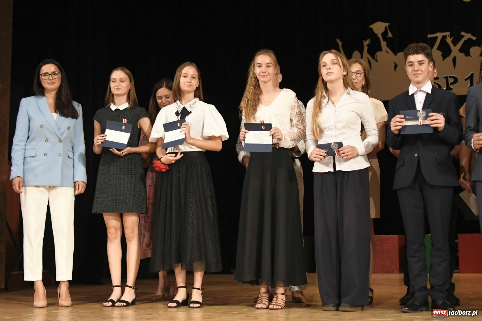 Zdjęcie w galerii na portalu naszraciborz.pl: Gala laureatów i absolwentów SP 1 [FOTO] wiadomości z regionu