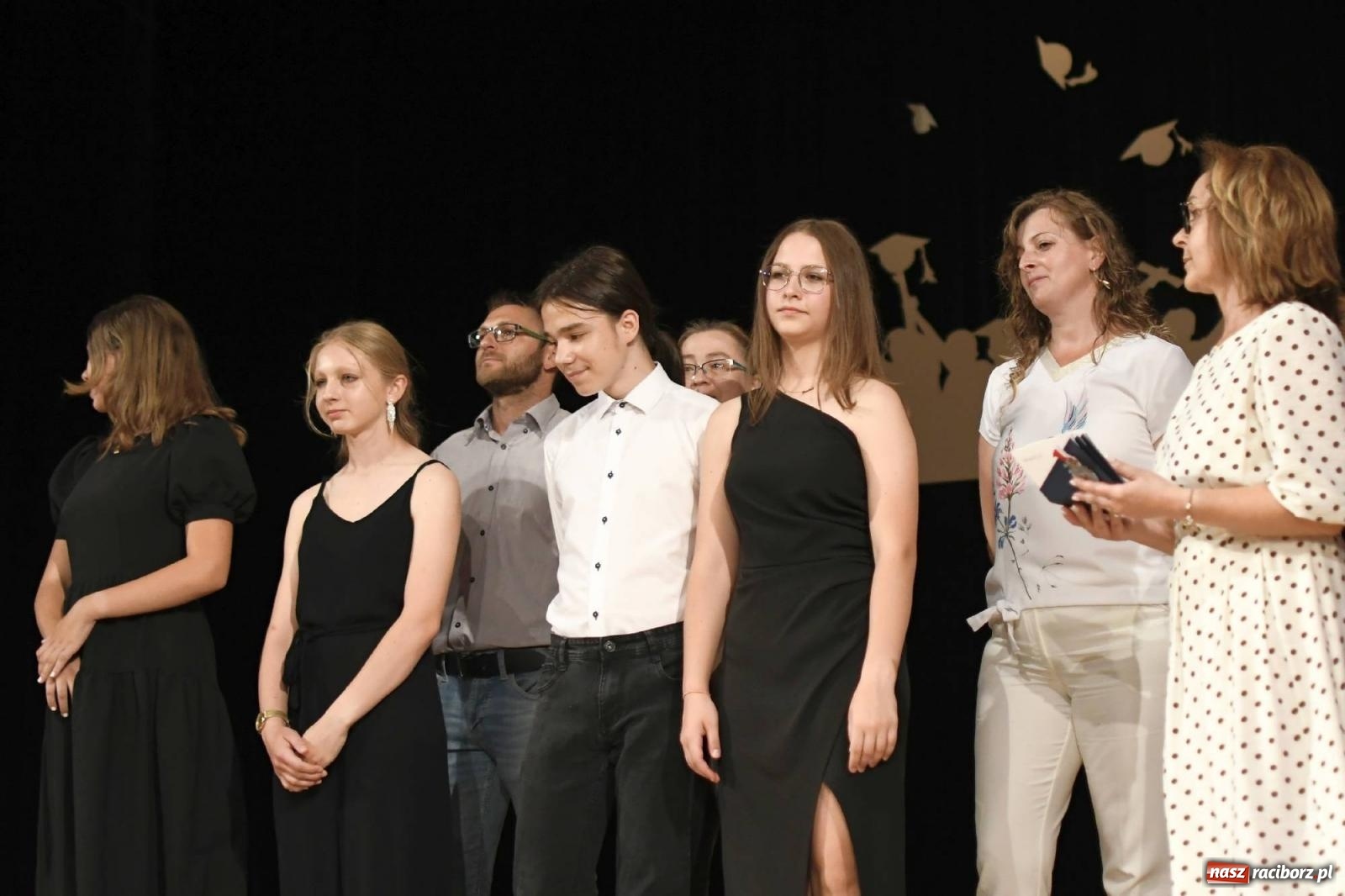 Zdjęcie w galerii na portalu naszraciborz.pl: Gala laureatów i absolwentów SP 1 [FOTO] wiadomości z regionu