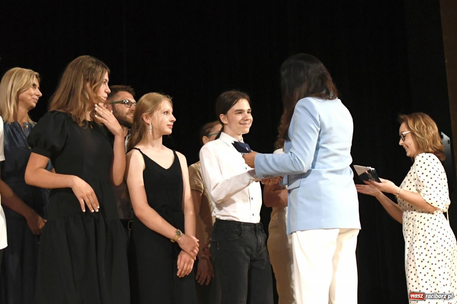 Zdjęcie w galerii na portalu naszraciborz.pl: Gala laureatów i absolwentów SP 1 [FOTO] wiadomości z regionu