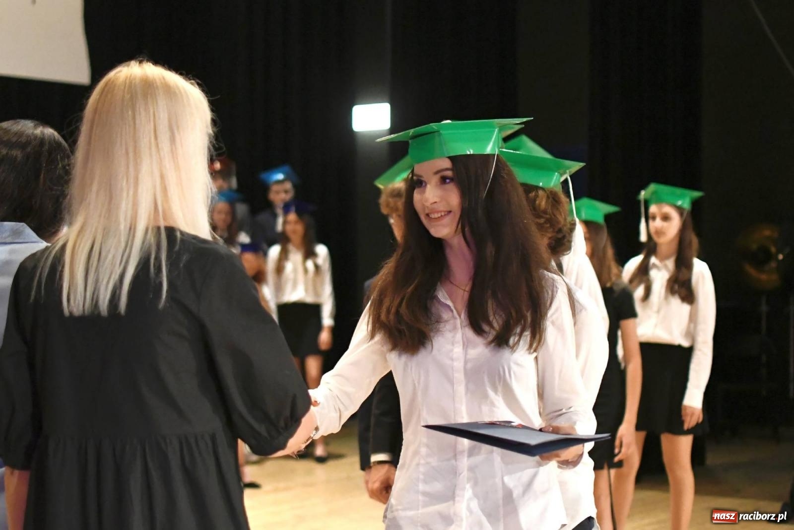 Zdjęcie w galerii na portalu naszraciborz.pl: Gala laureatów i absolwentów SP 1 [FOTO] wiadomości z regionu