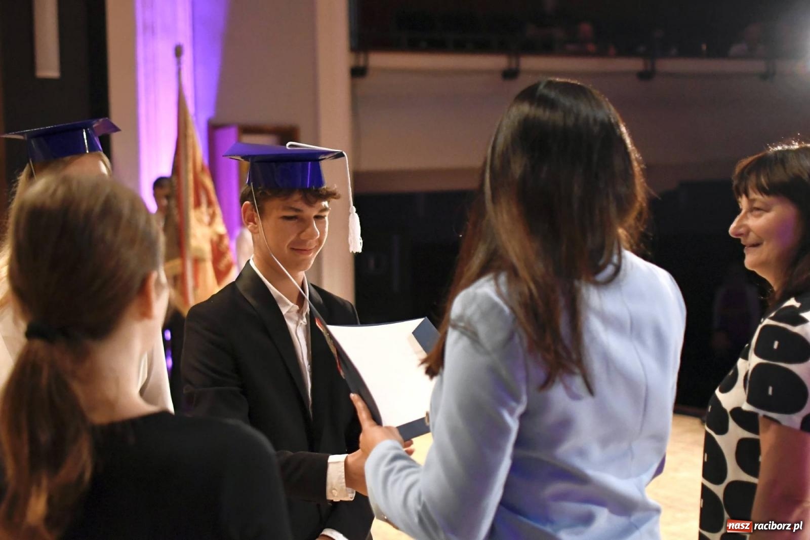 Zdjęcie w galerii na portalu naszraciborz.pl: Gala laureatów i absolwentów SP 1 [FOTO] wiadomości z regionu