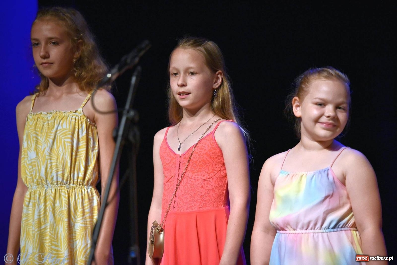 Zdjęcie w galerii na portalu naszraciborz.pl: Wokalne podsumowanie roku w MDK-u wiadomości z regionu