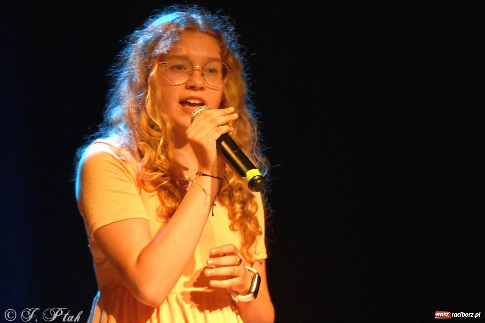 Zdjęcie w galerii na portalu naszraciborz.pl: Wokalne podsumowanie roku w MDK-u wiadomości z regionu