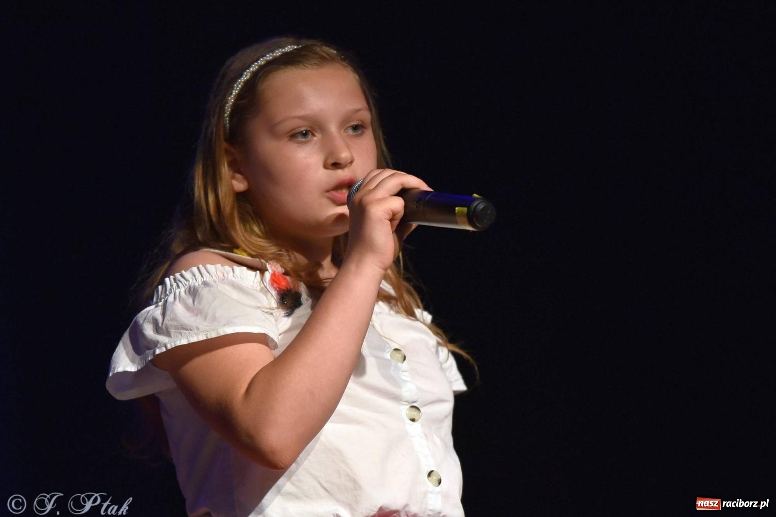 Zdjęcie w galerii na portalu naszraciborz.pl: Wokalne podsumowanie roku w MDK-u wiadomości z regionu