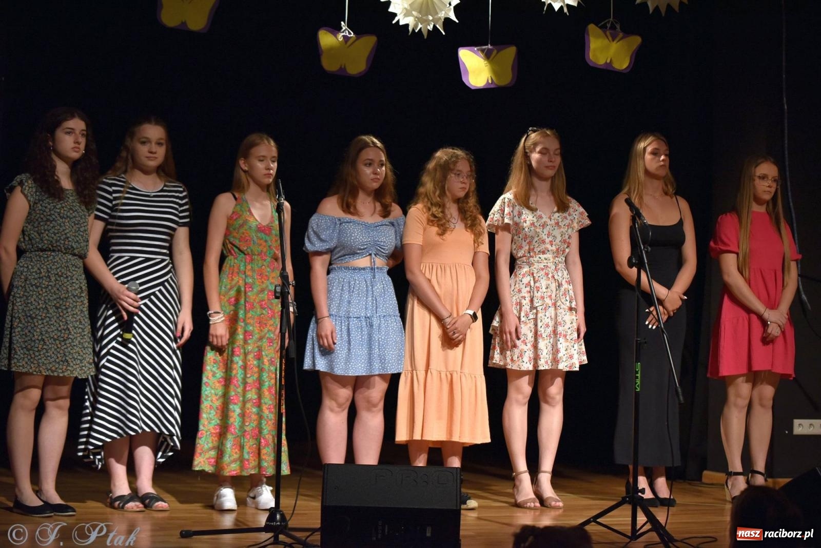 Zdjęcie w galerii na portalu naszraciborz.pl: Wokalne podsumowanie roku w MDK-u wiadomości z regionu