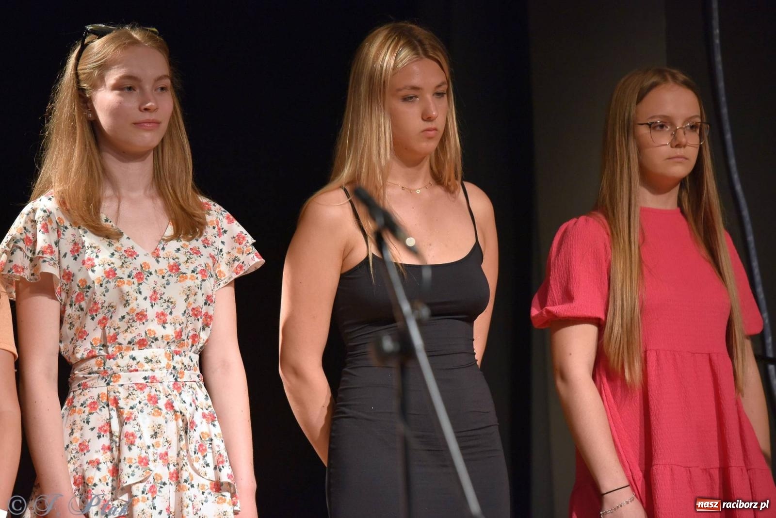 Zdjęcie w galerii na portalu naszraciborz.pl: Wokalne podsumowanie roku w MDK-u wiadomości z regionu