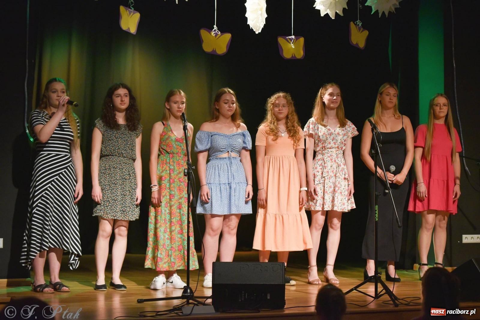 Zdjęcie w galerii na portalu naszraciborz.pl: Wokalne podsumowanie roku w MDK-u wiadomości z regionu