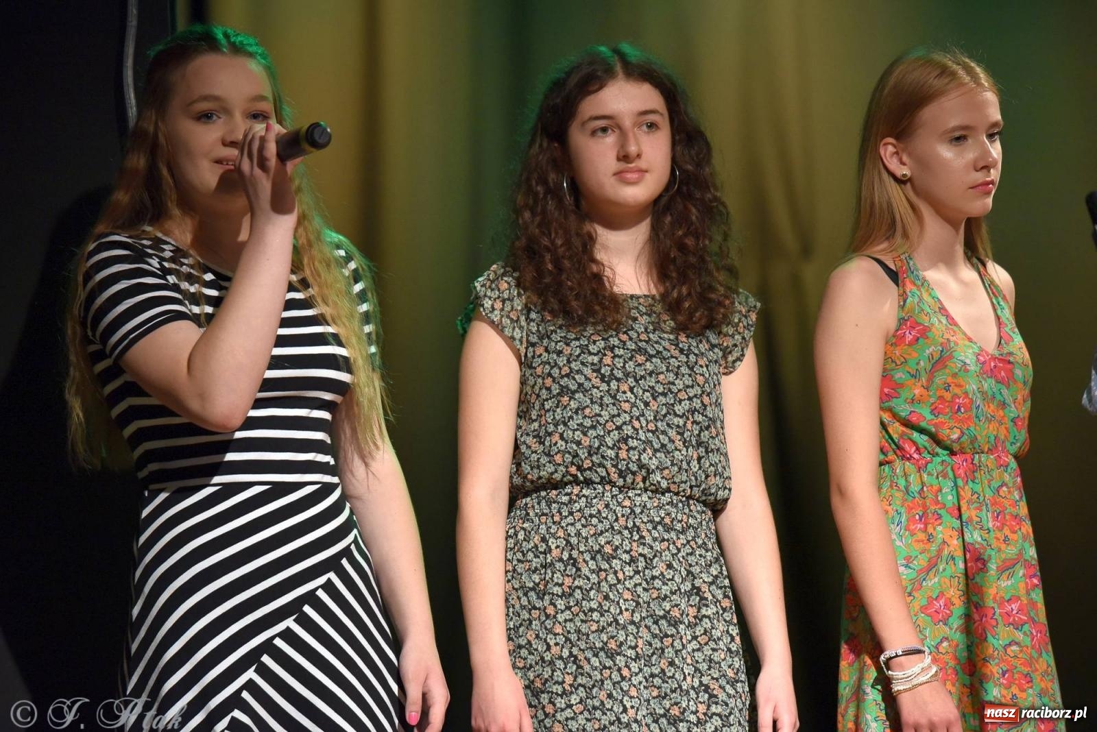 Zdjęcie w galerii na portalu naszraciborz.pl: Wokalne podsumowanie roku w MDK-u wiadomości z regionu