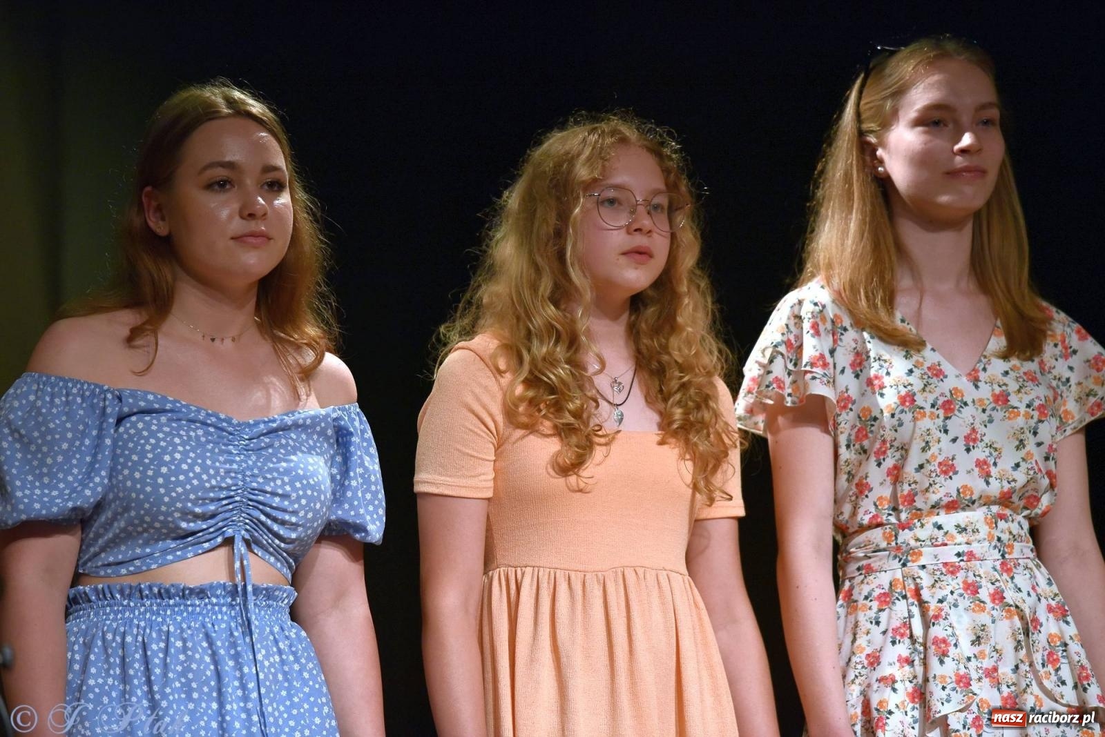 Zdjęcie w galerii na portalu naszraciborz.pl: Wokalne podsumowanie roku w MDK-u wiadomości z regionu