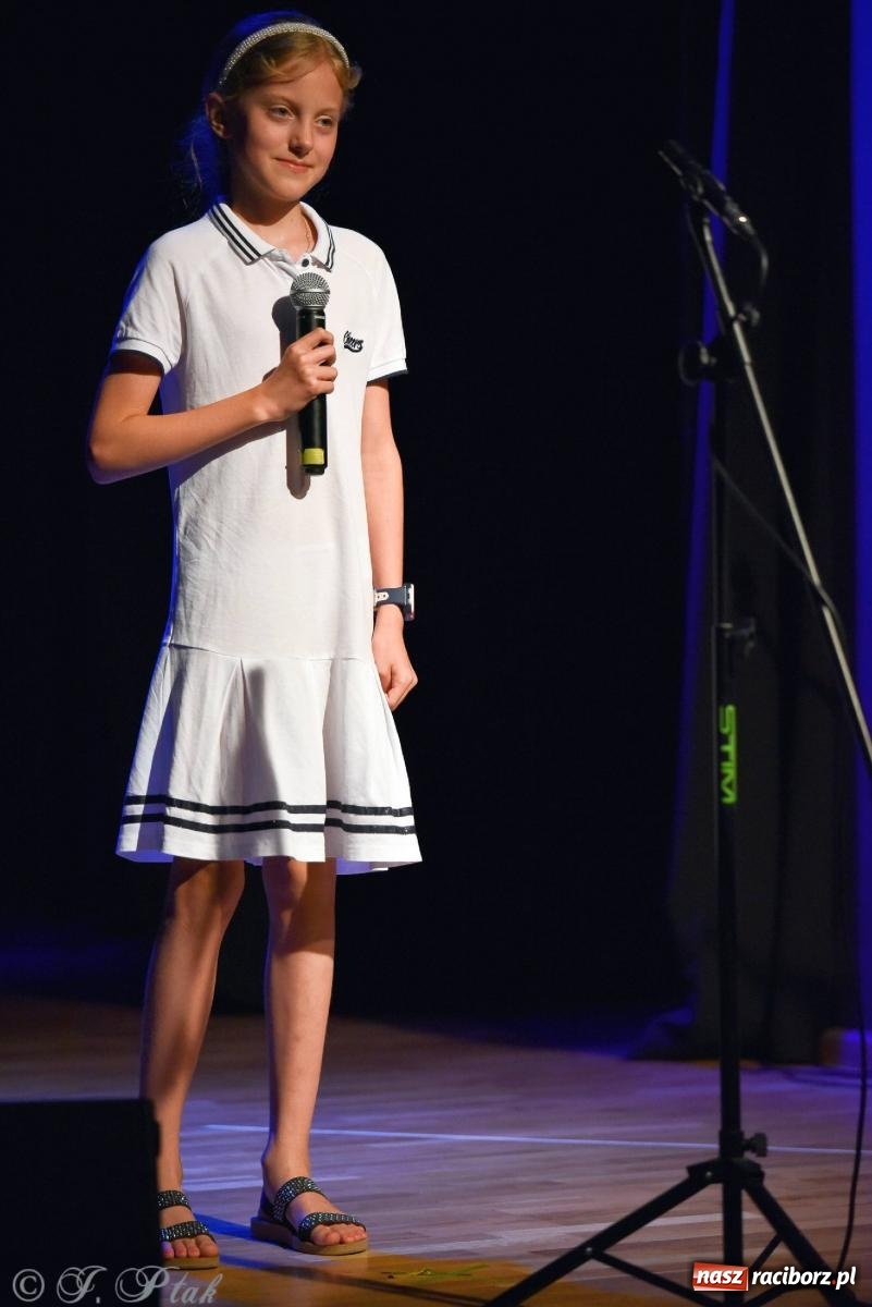 Zdjęcie w galerii na portalu naszraciborz.pl: Wokalne podsumowanie roku w MDK-u wiadomości z regionu