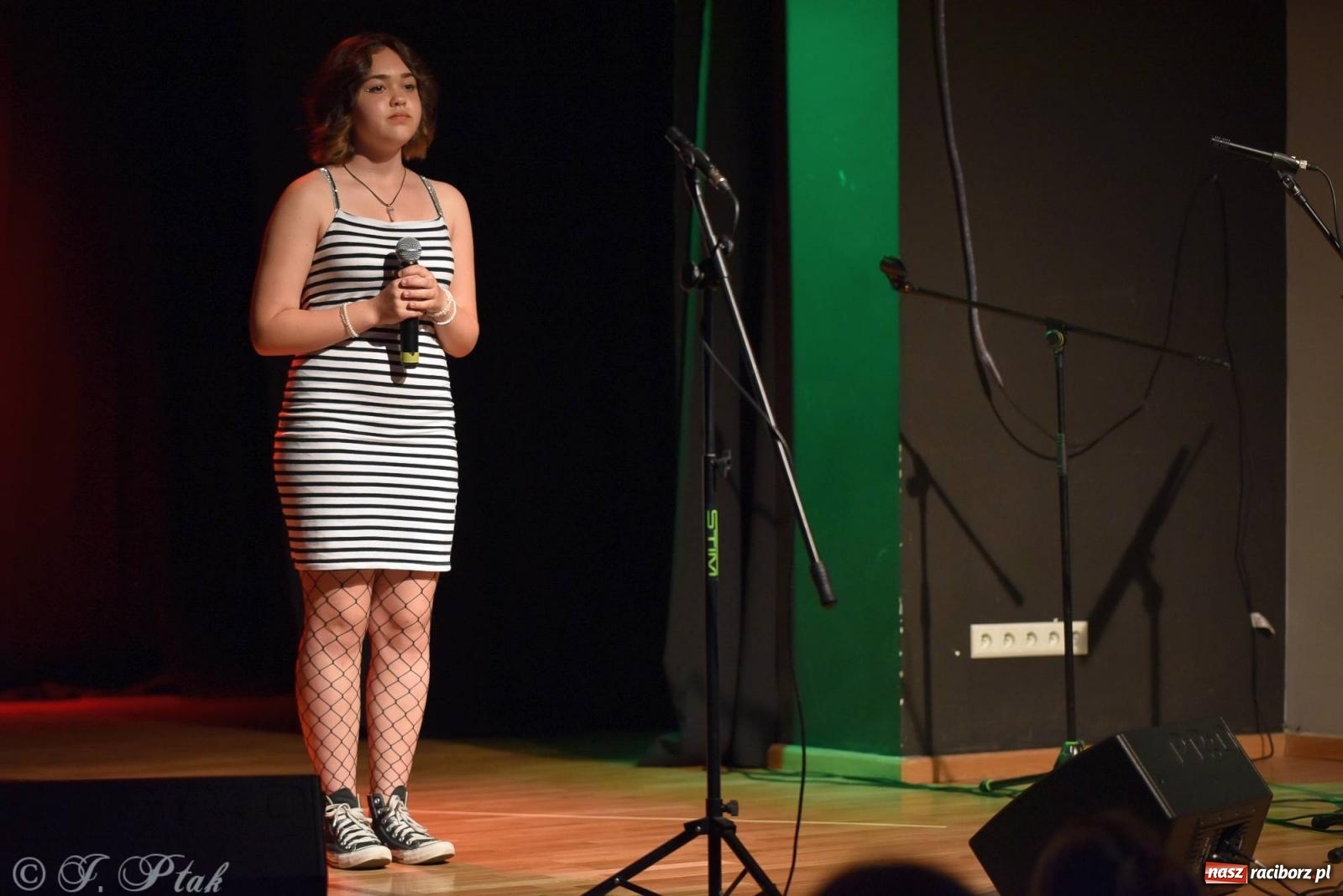 Zdjęcie w galerii na portalu naszraciborz.pl: Wokalne podsumowanie roku w MDK-u wiadomości z regionu