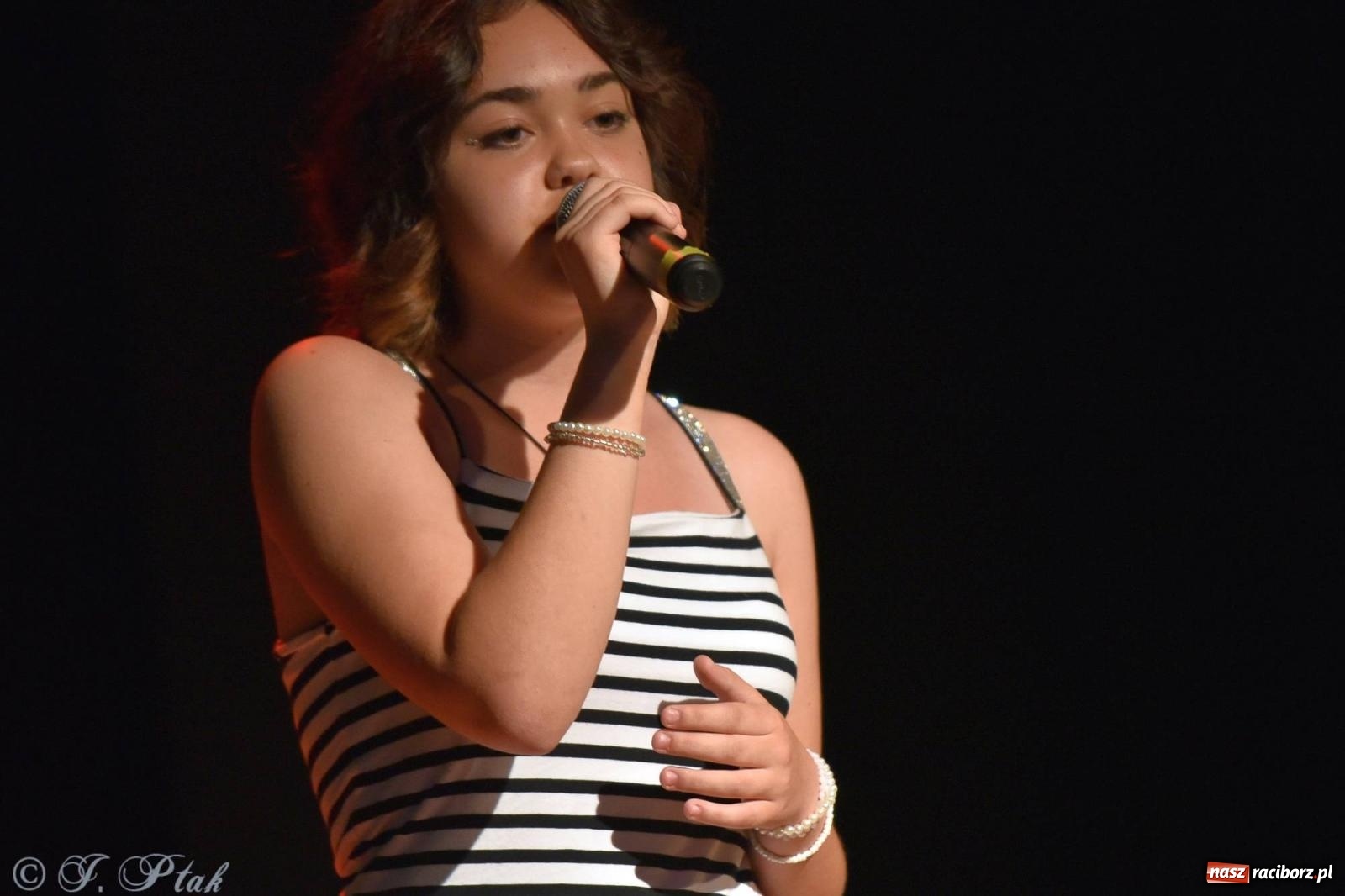 Zdjęcie w galerii na portalu naszraciborz.pl: Wokalne podsumowanie roku w MDK-u wiadomości z regionu