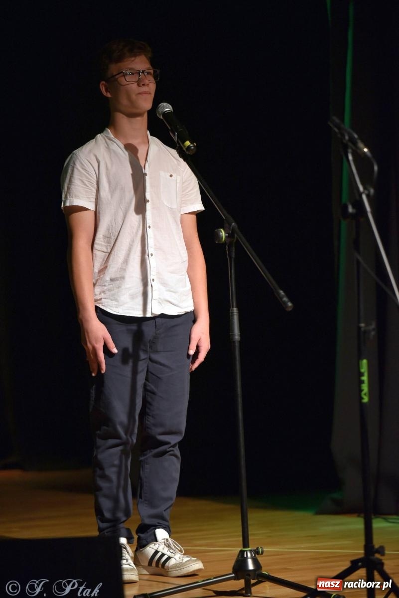 Zdjęcie w galerii na portalu naszraciborz.pl: Wokalne podsumowanie roku w MDK-u wiadomości z regionu