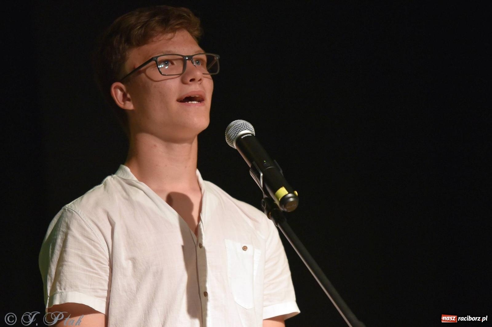 Zdjęcie w galerii na portalu naszraciborz.pl: Wokalne podsumowanie roku w MDK-u wiadomości z regionu