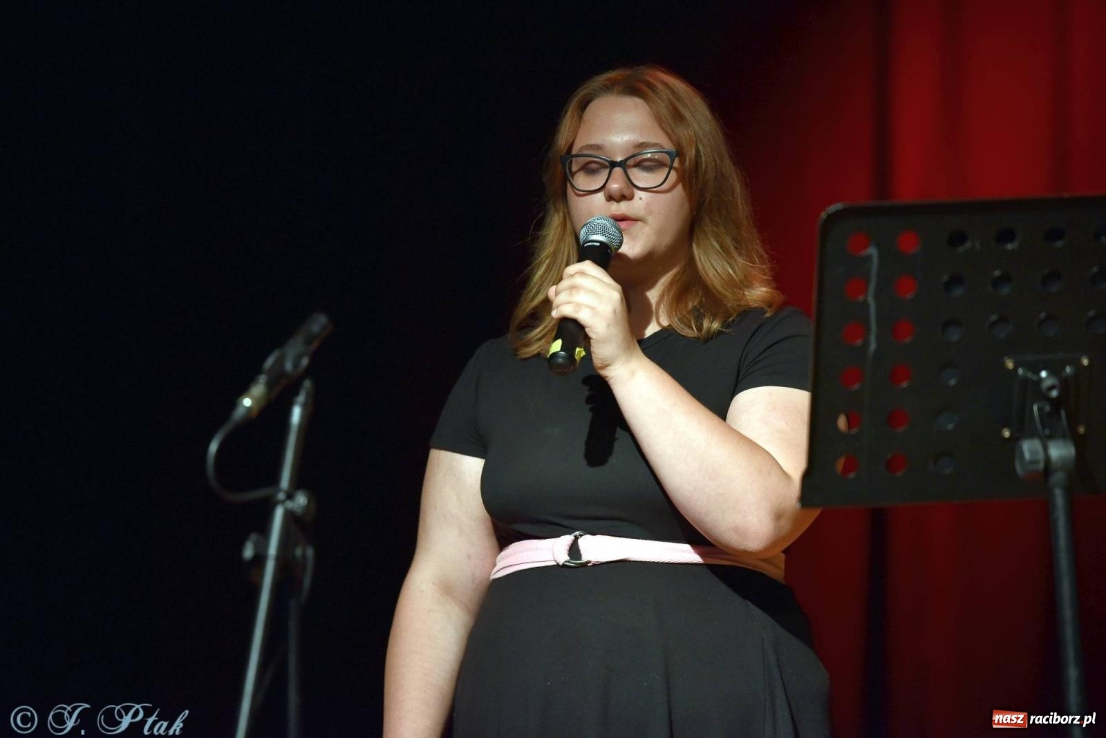 Zdjęcie w galerii na portalu naszraciborz.pl: Wokalne podsumowanie roku w MDK-u wiadomości z regionu