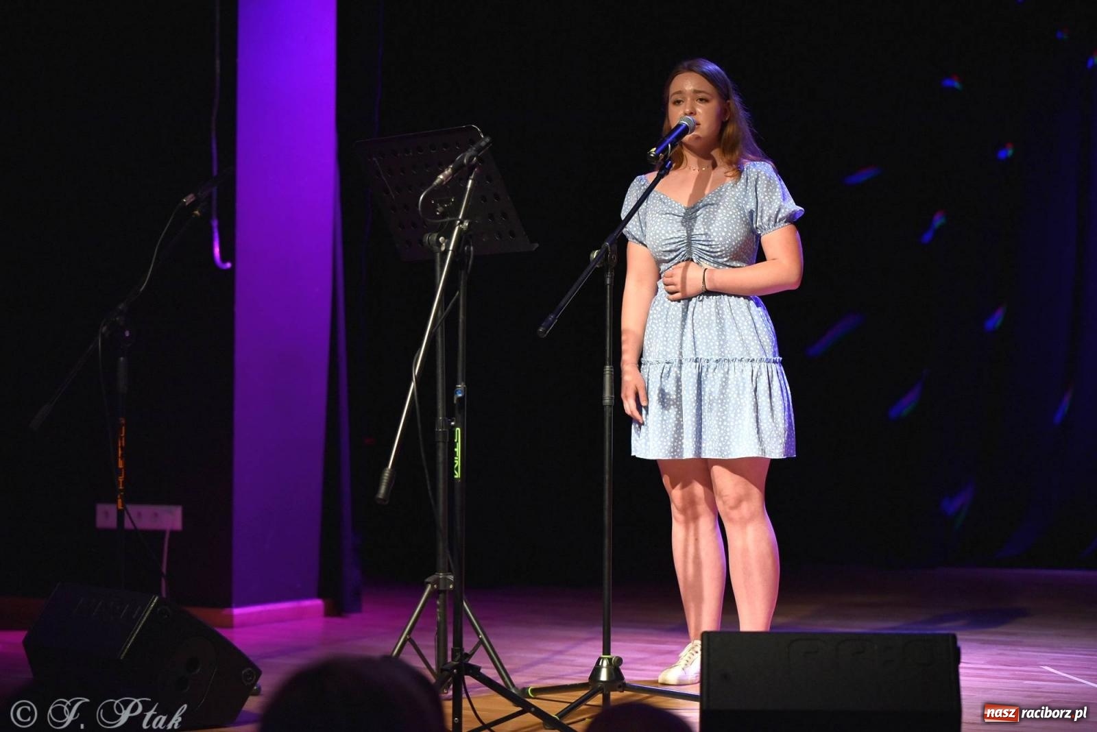 Zdjęcie w galerii na portalu naszraciborz.pl: Wokalne podsumowanie roku w MDK-u wiadomości z regionu