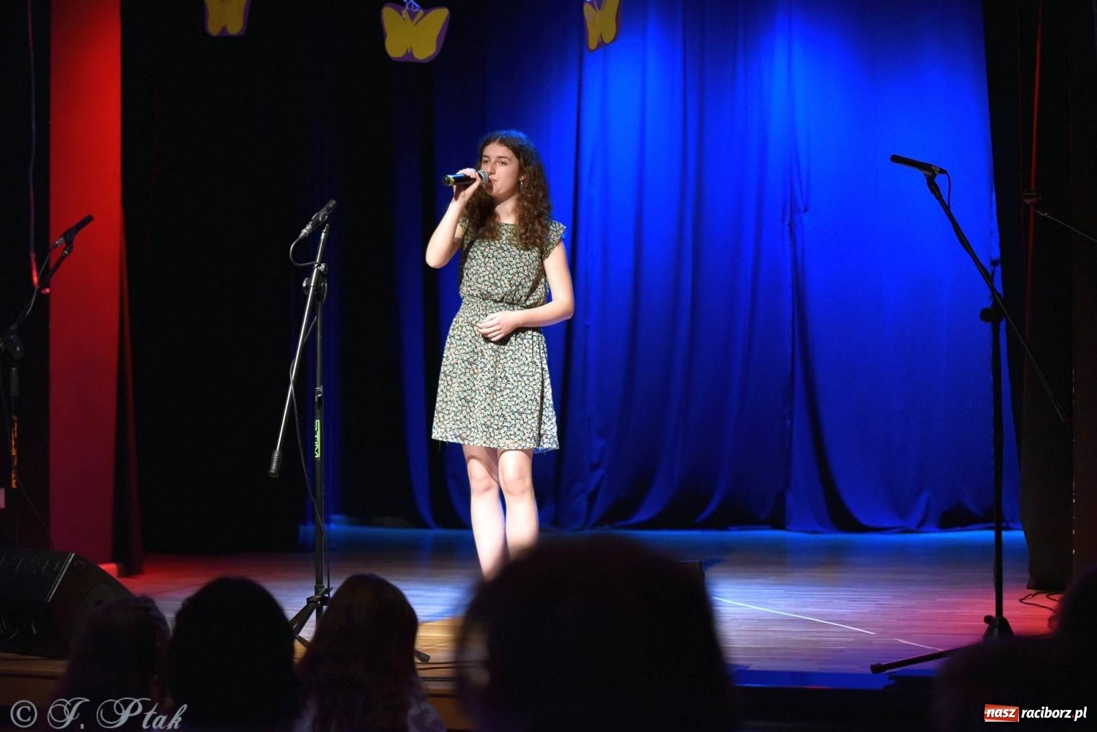 Zdjęcie w galerii na portalu naszraciborz.pl: Wokalne podsumowanie roku w MDK-u wiadomości z regionu