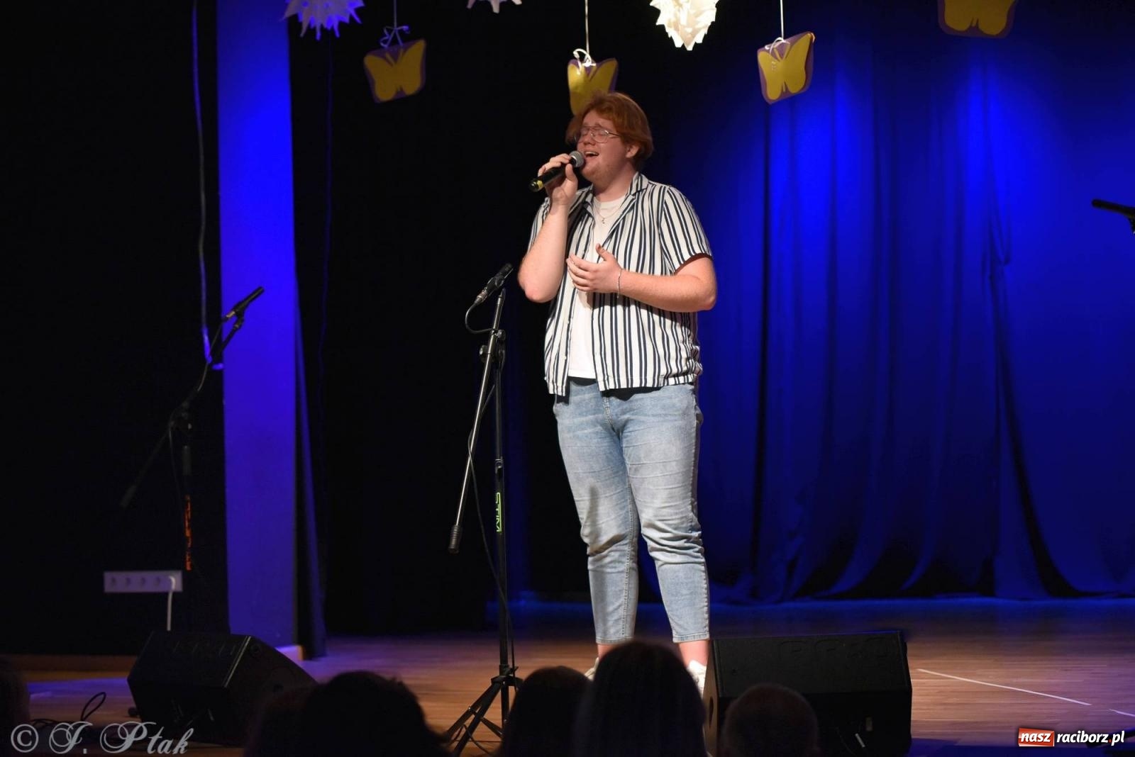 Zdjęcie w galerii na portalu naszraciborz.pl: Wokalne podsumowanie roku w MDK-u wiadomości z regionu