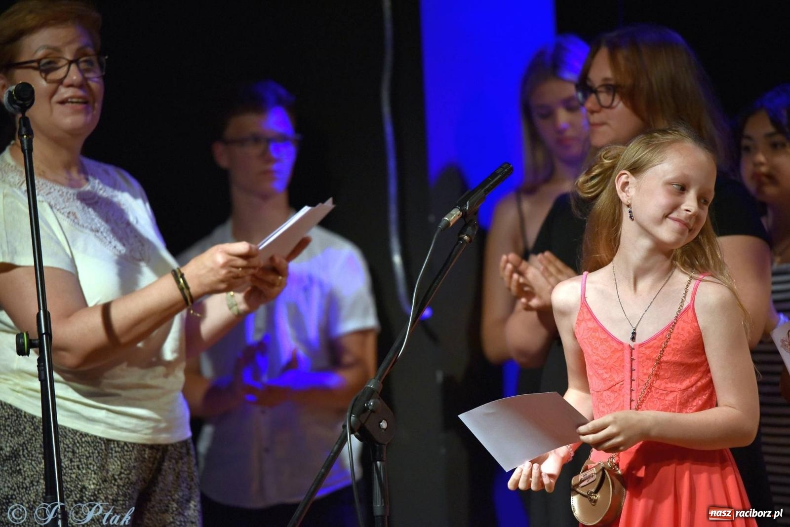 Zdjęcie w galerii na portalu naszraciborz.pl: Wokalne podsumowanie roku w MDK-u wiadomości z regionu