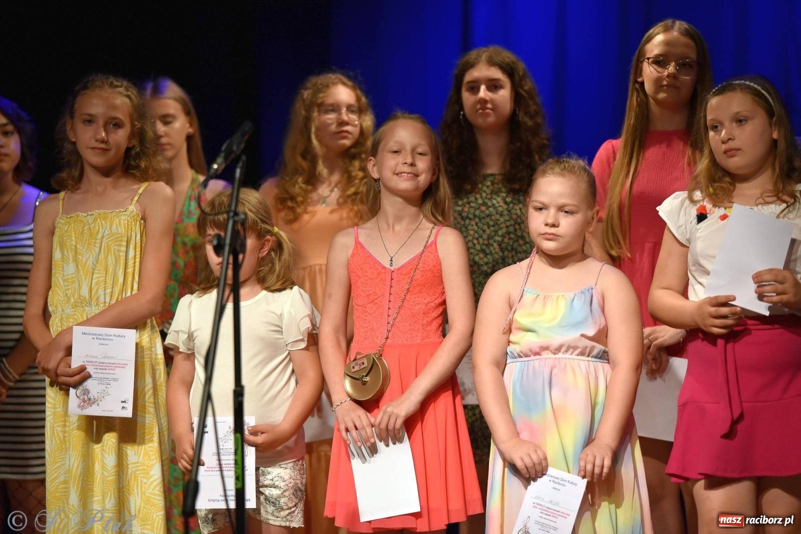 Zdjęcie w galerii na portalu naszraciborz.pl: Wokalne podsumowanie roku w MDK-u wiadomości z regionu