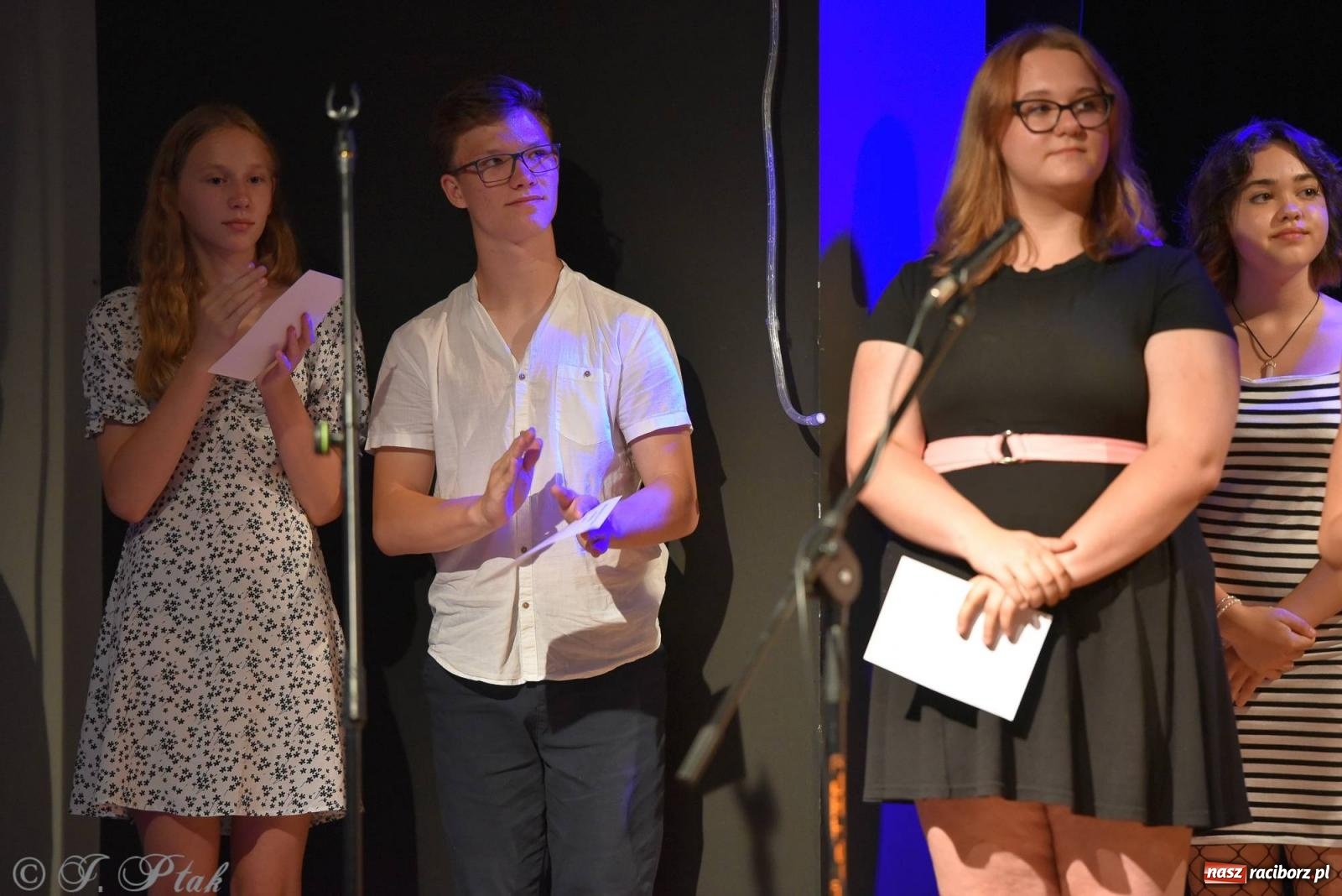 Zdjęcie w galerii na portalu naszraciborz.pl: Wokalne podsumowanie roku w MDK-u wiadomości z regionu