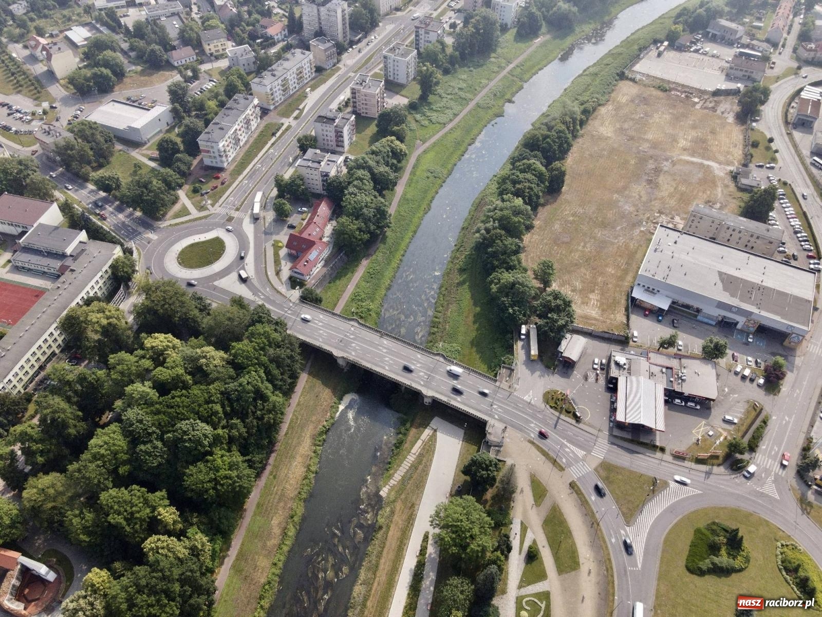 Zdjęcie w galerii na portalu naszraciborz.pl: Czy będzie powtórka z rtęci? Posłowie opozycji i niemieccy naukowcy martwią się o Odrę [FOTO LOTNICZE Z RACIBORZA] wiadomości z regionu