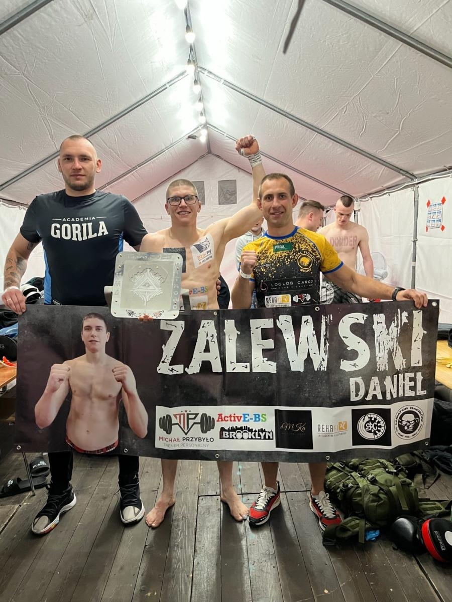 Zdjęcie w galerii na portalu naszraciborz.pl: Daniel Zalewski z Łamatora nokautuje w pierwszej rundzie na gali MMA wiadomości z regionu