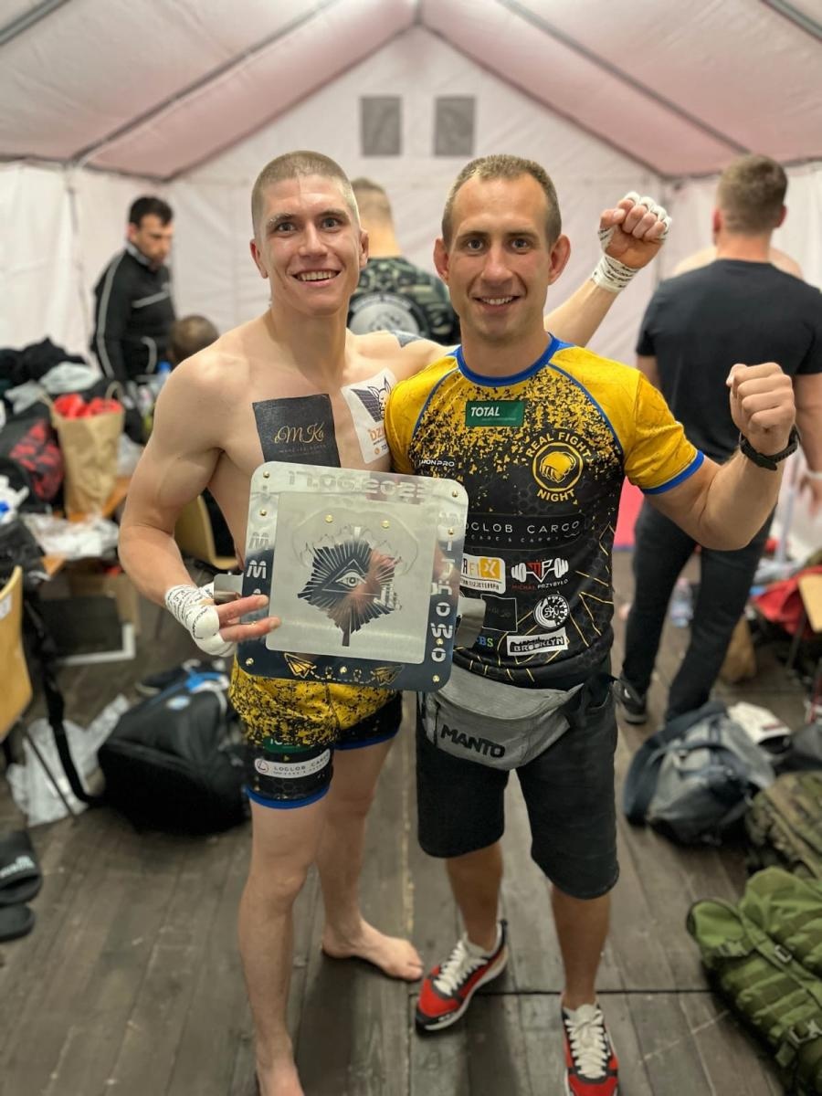 Zdjęcie w galerii na portalu naszraciborz.pl: Daniel Zalewski z Łamatora nokautuje w pierwszej rundzie na gali MMA wiadomości z regionu