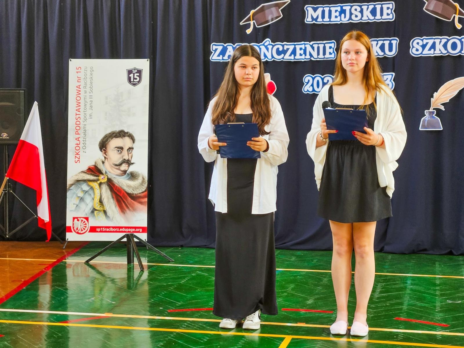 Zdjęcie w galerii na portalu naszraciborz.pl: Gorzko-słodkie miejskie zakończenie roku w SP 15 z rządowo-poselską obsadą [FOTO i WIDEO] wiadomości z regionu