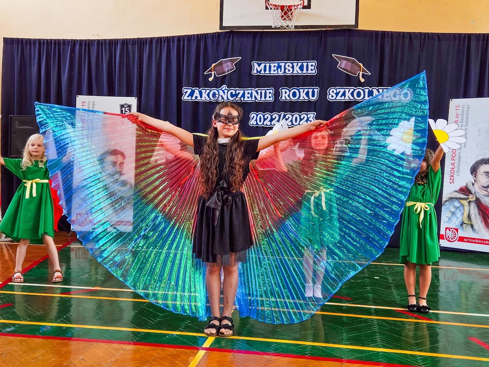 Zdjęcie w galerii na portalu naszraciborz.pl: Gorzko-słodkie miejskie zakończenie roku w SP 15 z rządowo-poselską obsadą [FOTO i WIDEO] wiadomości z regionu