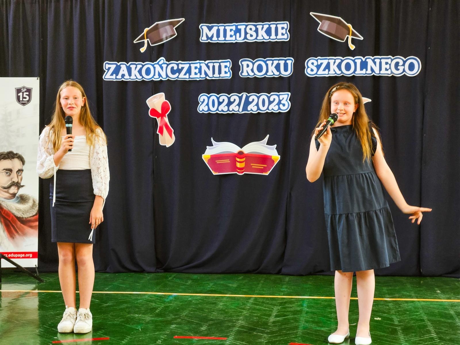 Zdjęcie w galerii na portalu naszraciborz.pl: Gorzko-słodkie miejskie zakończenie roku w SP 15 z rządowo-poselską obsadą [FOTO i WIDEO] wiadomości z regionu