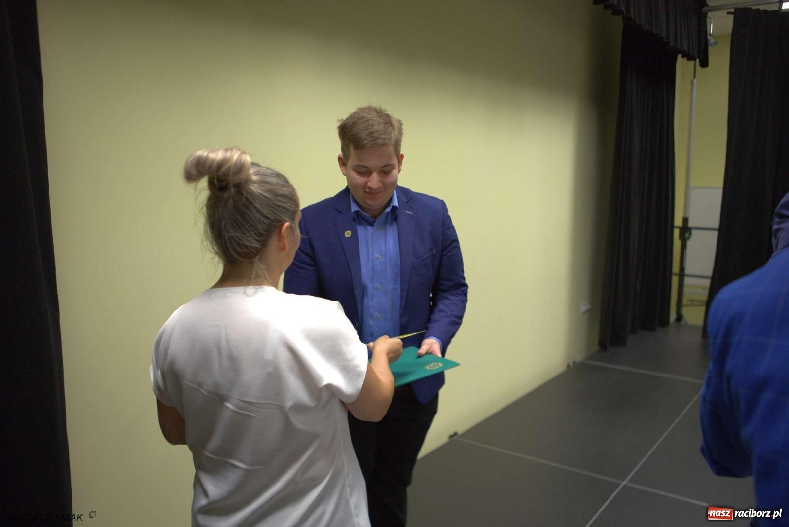 Zdjęcie w galerii na portalu naszraciborz.pl: Mechanik na wakacjach. Tak szkoła pożegnała absolwentów wiadomości z regionu