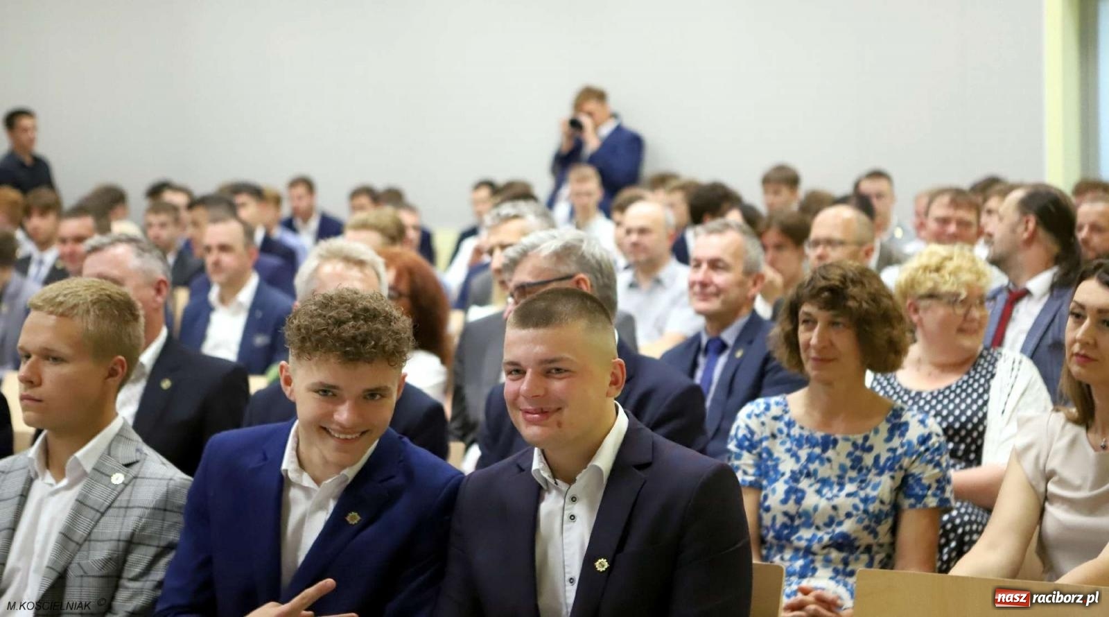 Zdjęcie w galerii na portalu naszraciborz.pl: Mechanik na wakacjach. Tak szkoła pożegnała absolwentów wiadomości z regionu