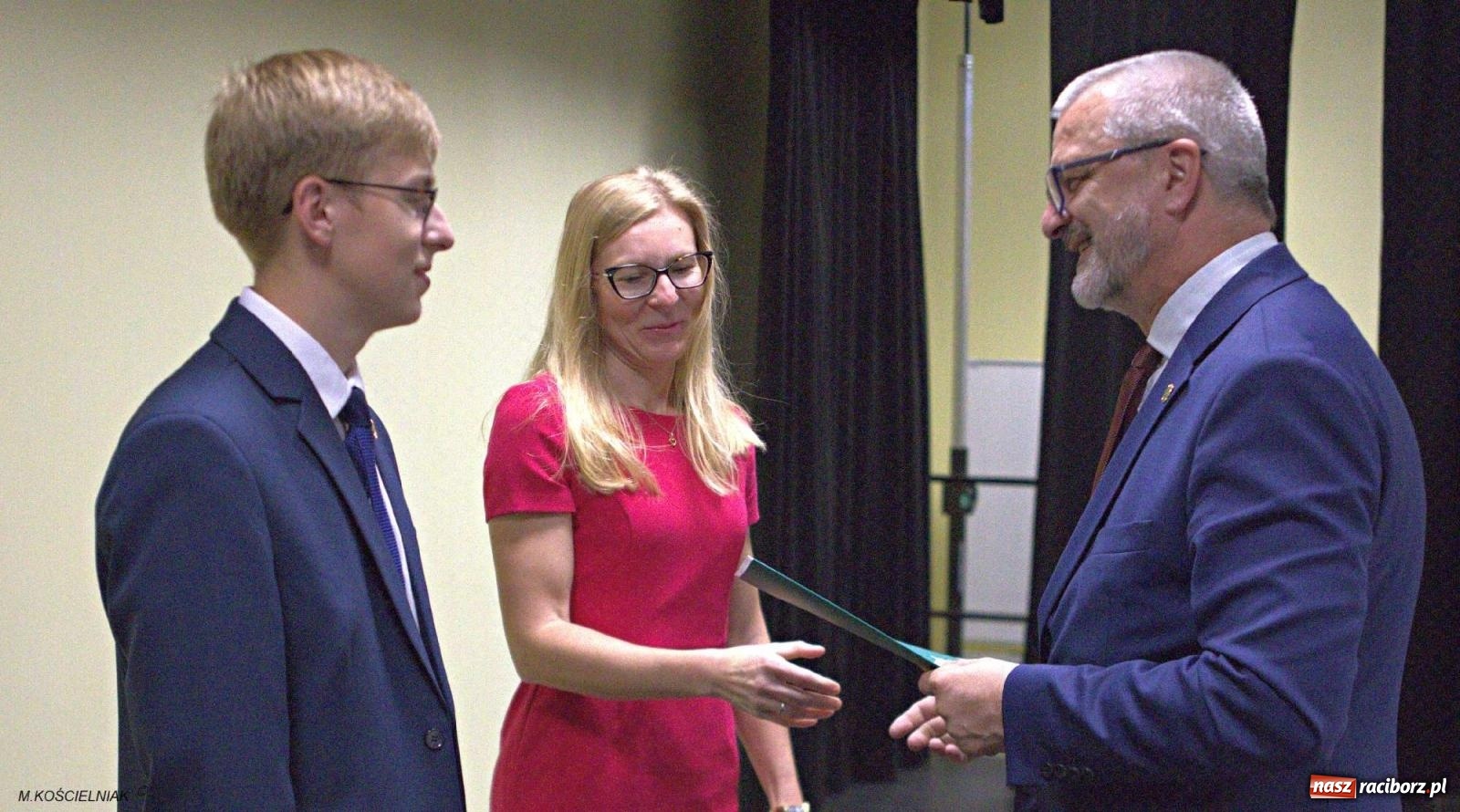 Zdjęcie w galerii na portalu naszraciborz.pl: Mechanik na wakacjach. Tak szkoła pożegnała absolwentów wiadomości z regionu