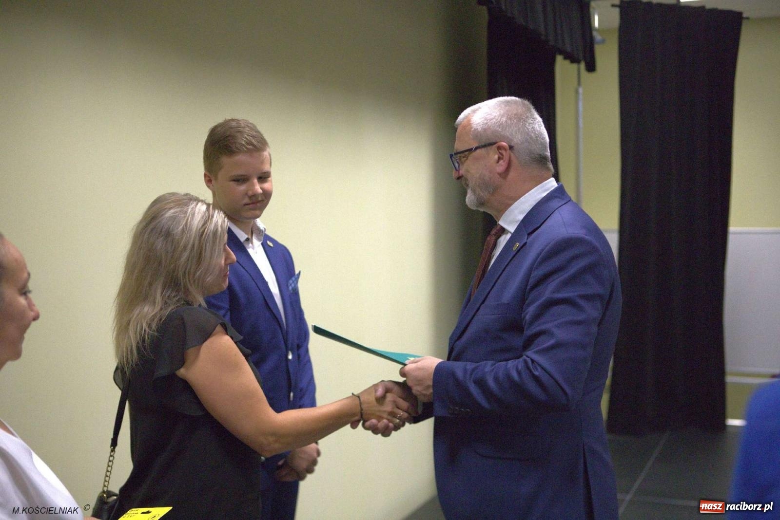 Zdjęcie w galerii na portalu naszraciborz.pl: Mechanik na wakacjach. Tak szkoła pożegnała absolwentów wiadomości z regionu