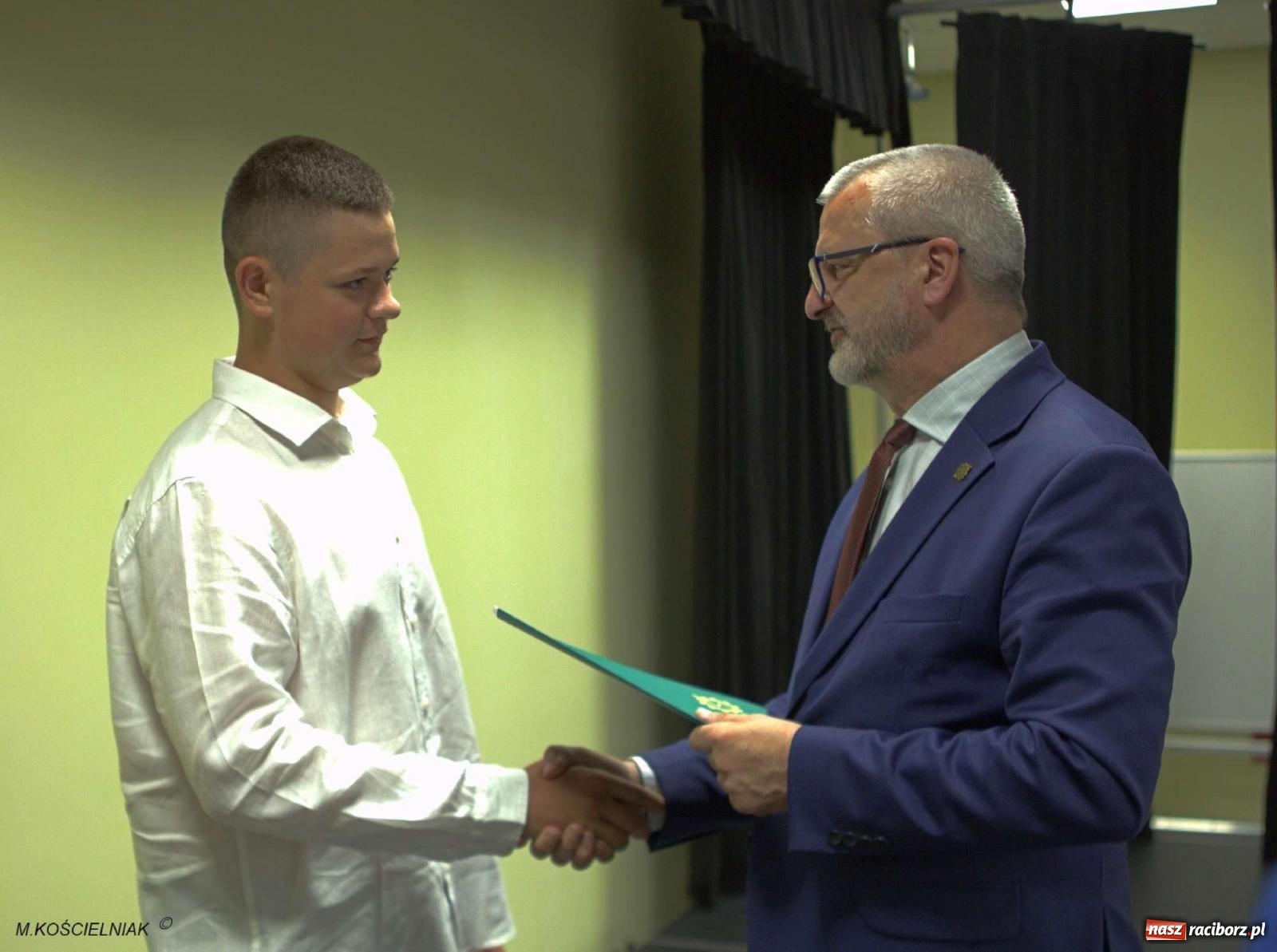 Zdjęcie w galerii na portalu naszraciborz.pl: Mechanik na wakacjach. Tak szkoła pożegnała absolwentów wiadomości z regionu