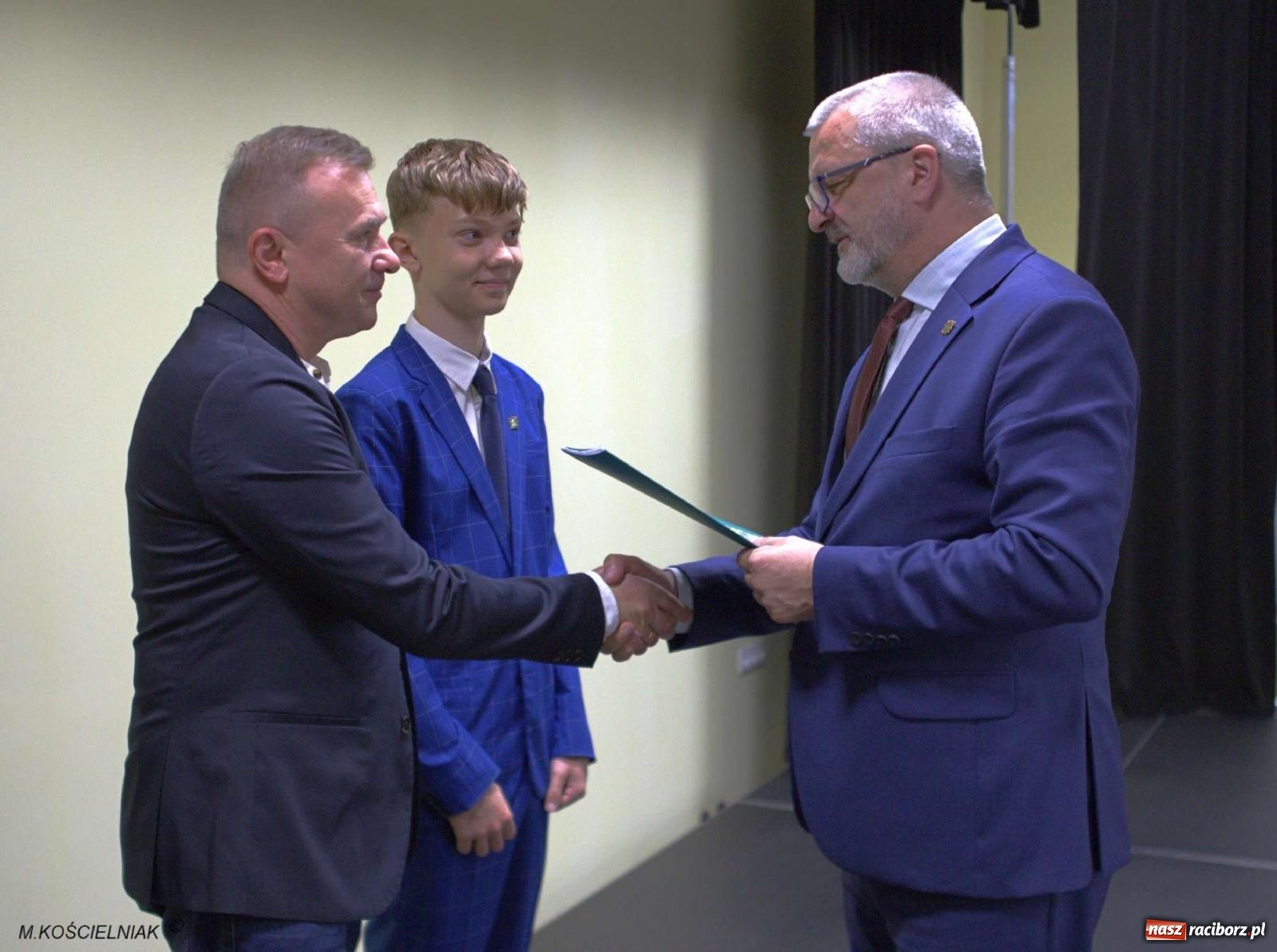 Zdjęcie w galerii na portalu naszraciborz.pl: Mechanik na wakacjach. Tak szkoła pożegnała absolwentów wiadomości z regionu