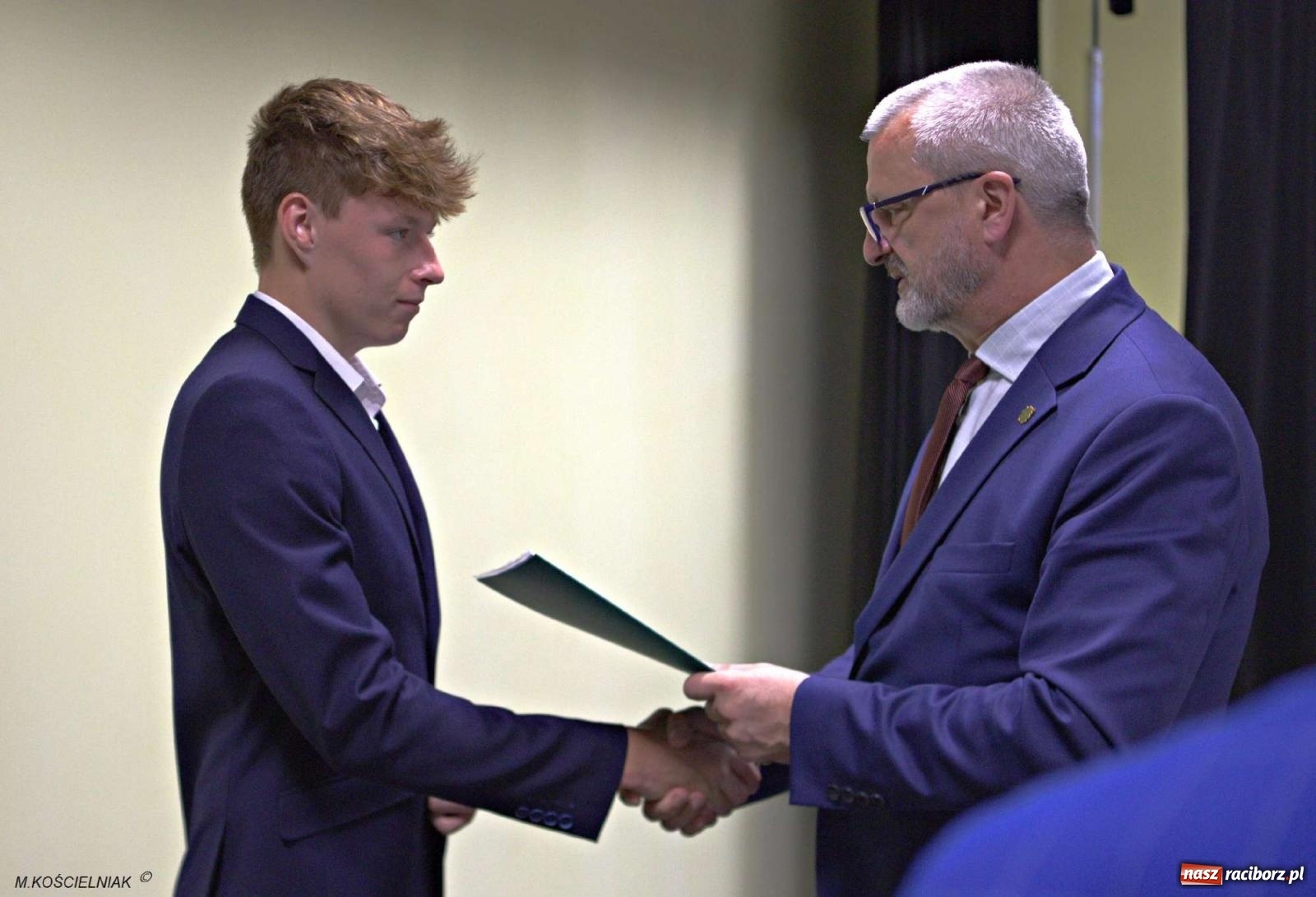 Zdjęcie w galerii na portalu naszraciborz.pl: Mechanik na wakacjach. Tak szkoła pożegnała absolwentów wiadomości z regionu