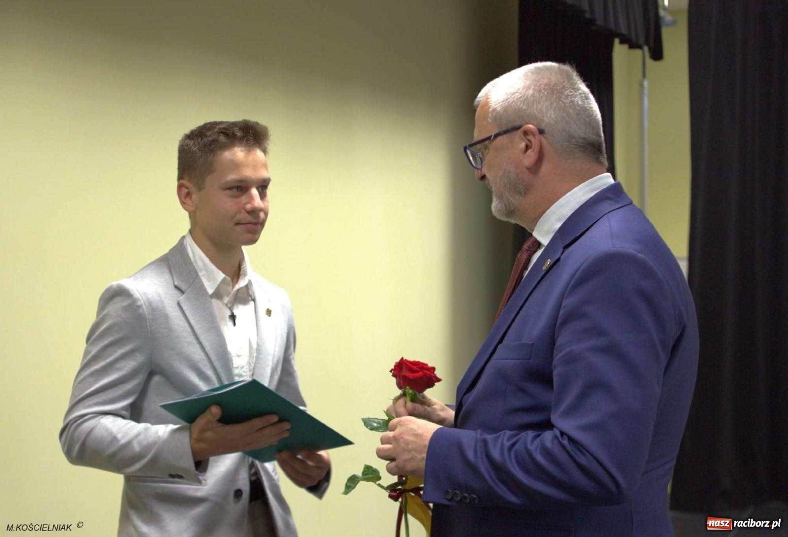 Zdjęcie w galerii na portalu naszraciborz.pl: Mechanik na wakacjach. Tak szkoła pożegnała absolwentów wiadomości z regionu
