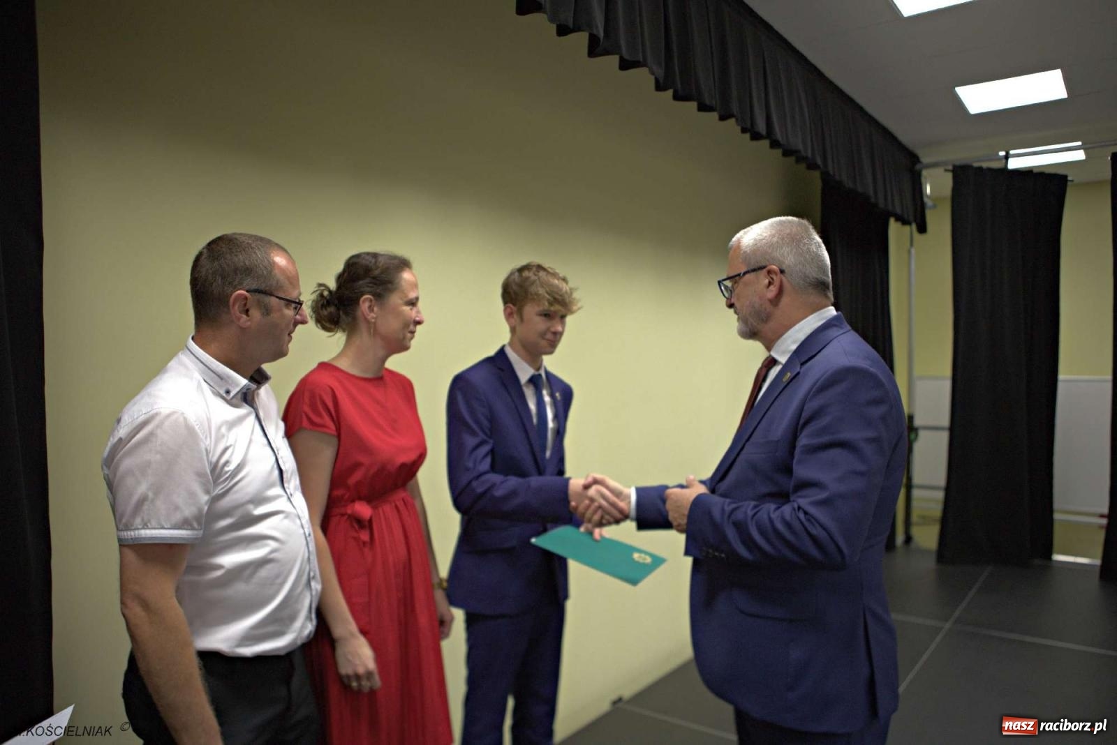 Zdjęcie w galerii na portalu naszraciborz.pl: Mechanik na wakacjach. Tak szkoła pożegnała absolwentów wiadomości z regionu