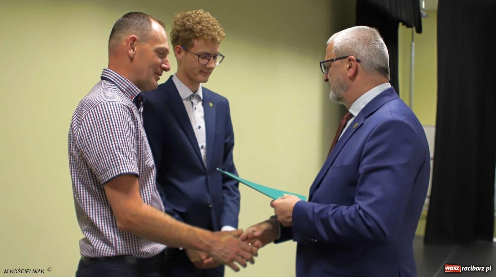 Zdjęcie w galerii na portalu naszraciborz.pl: Mechanik na wakacjach. Tak szkoła pożegnała absolwentów wiadomości z regionu