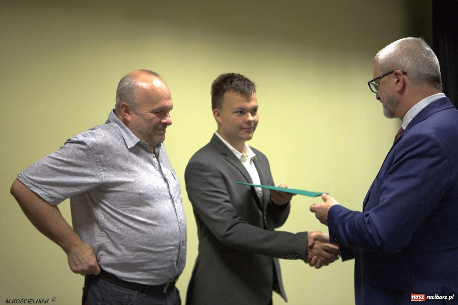 Zdjęcie w galerii na portalu naszraciborz.pl: Mechanik na wakacjach. Tak szkoła pożegnała absolwentów wiadomości z regionu