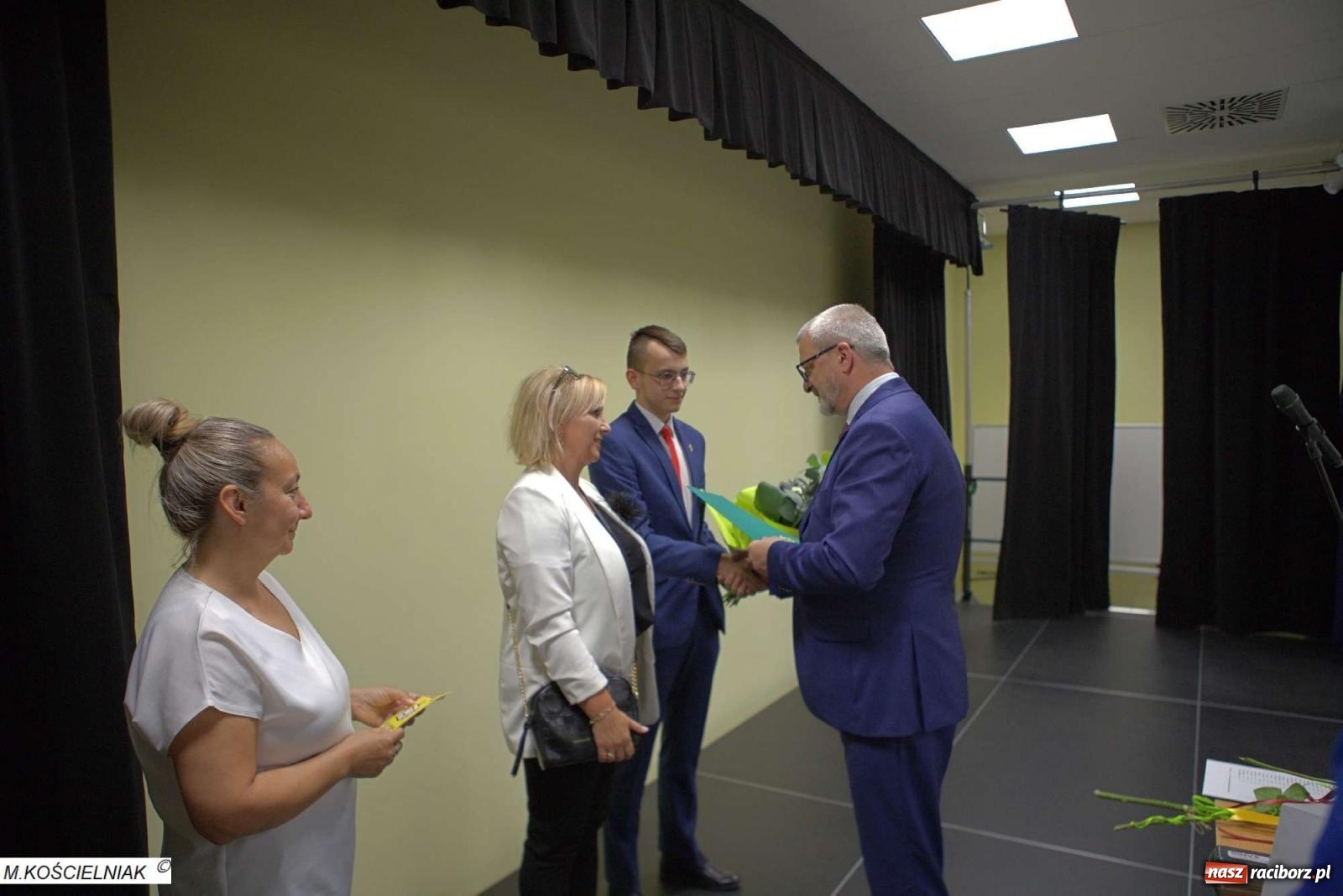 Zdjęcie w galerii na portalu naszraciborz.pl: Mechanik na wakacjach. Tak szkoła pożegnała absolwentów wiadomości z regionu