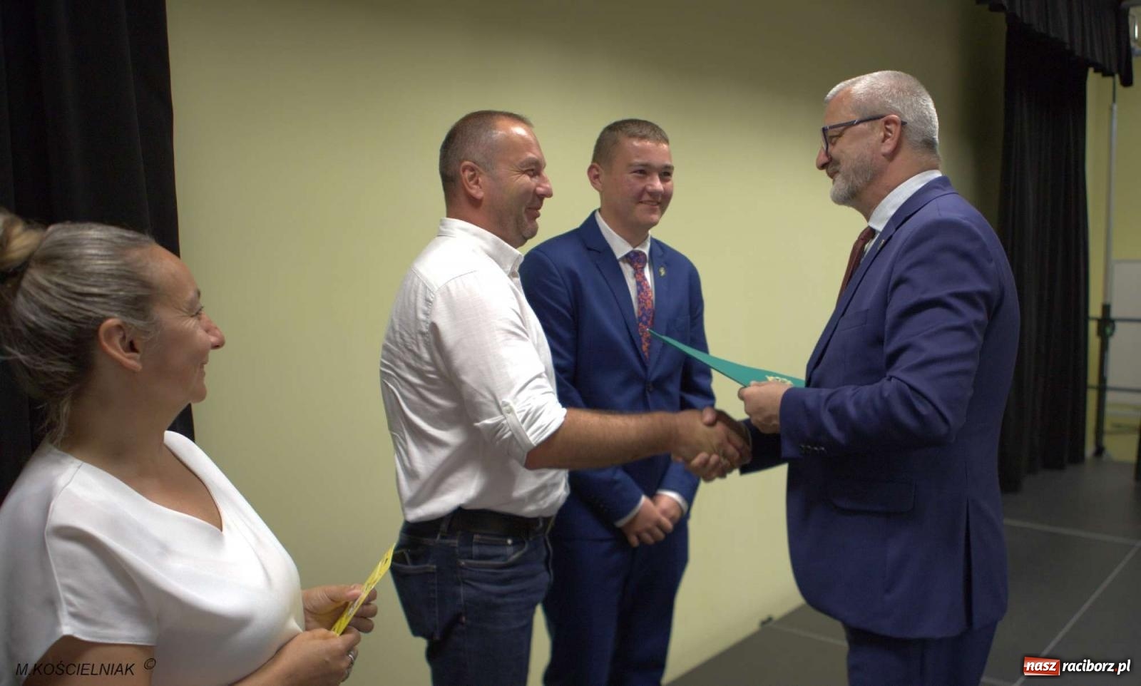 Zdjęcie w galerii na portalu naszraciborz.pl: Mechanik na wakacjach. Tak szkoła pożegnała absolwentów wiadomości z regionu